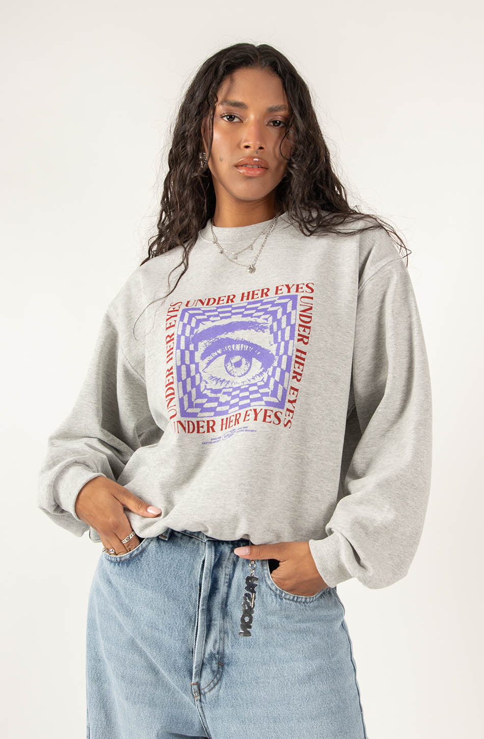 Under Her Eyes Sweatshirt gris