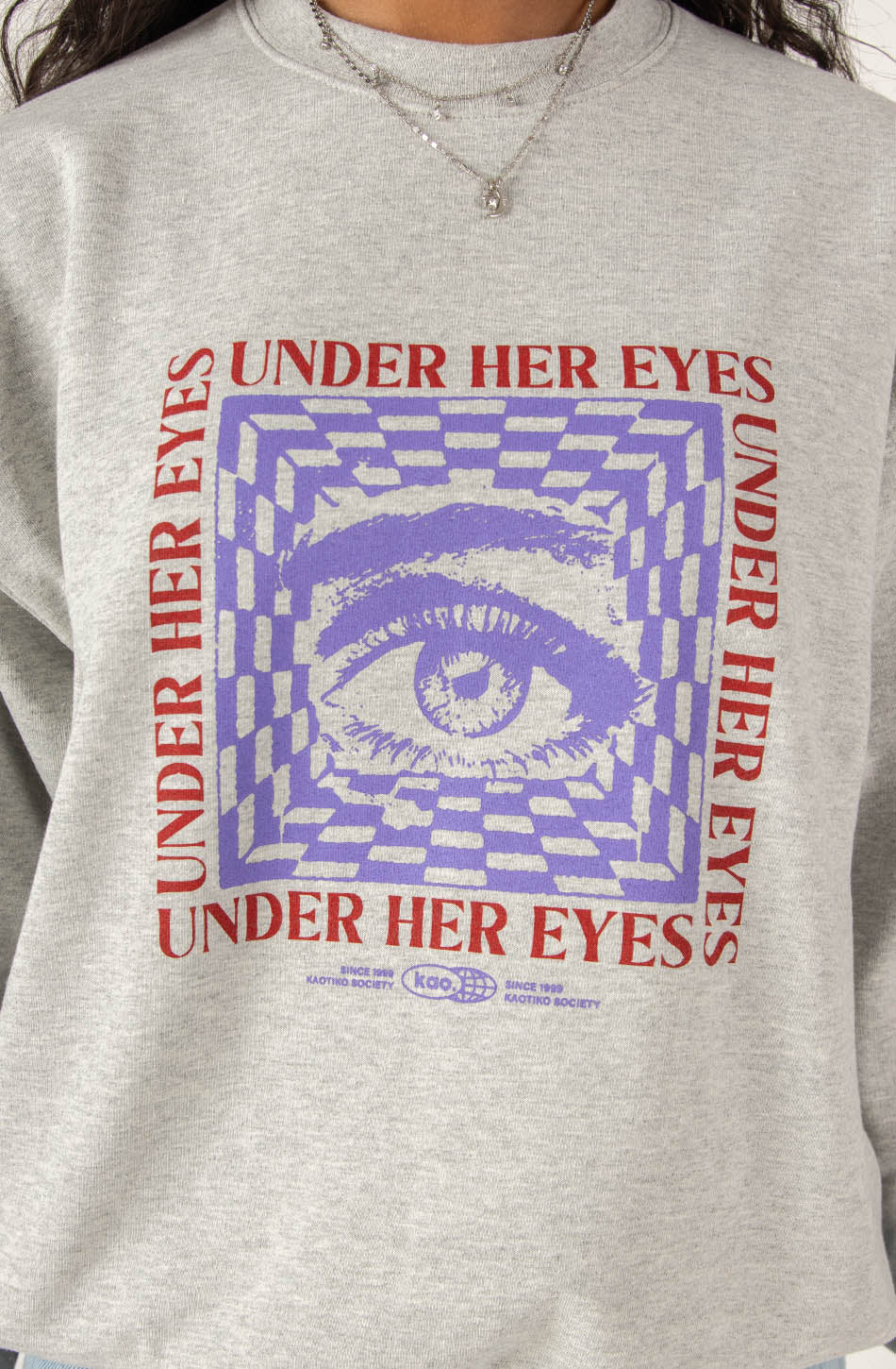 Under Her Eyes Sweatshirt gris