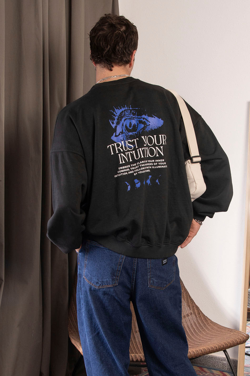 Washed Eye Trust Your Intuition Sweatshirt Noir